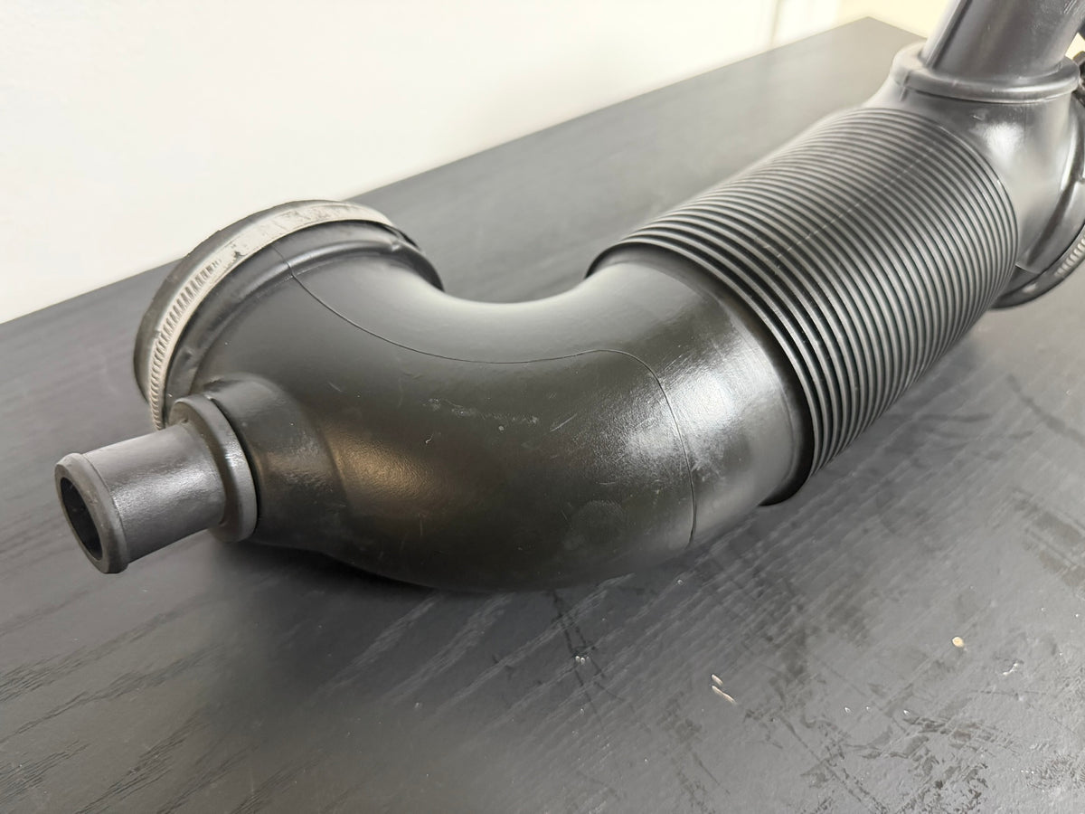 Air intake hose - elbow and breather port view