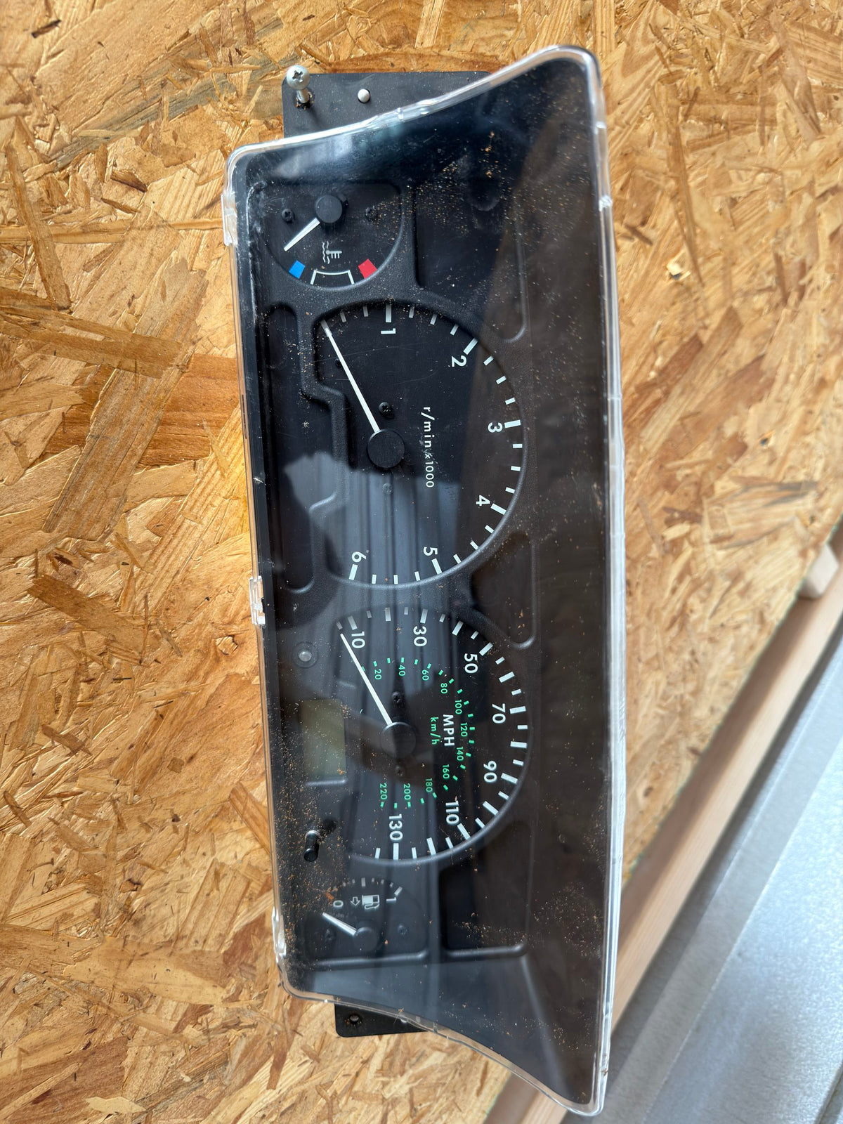 Land Rover Discovery 2 Instrument Cluster Gauge Cluster OEM MPH YAC111630 face view
