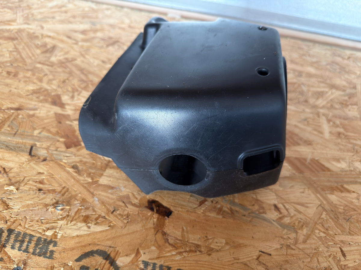 Land Rover Discovery 2 Steering Column Shroud Lower Cover OEM QMB500080 bottom view