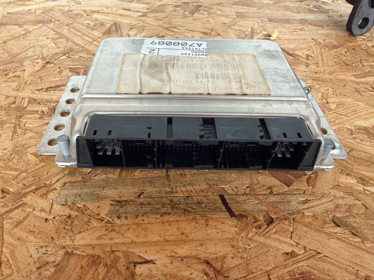 Land Rover Discovery 2 ECU Engine Control Module OEM NW001200 connector view