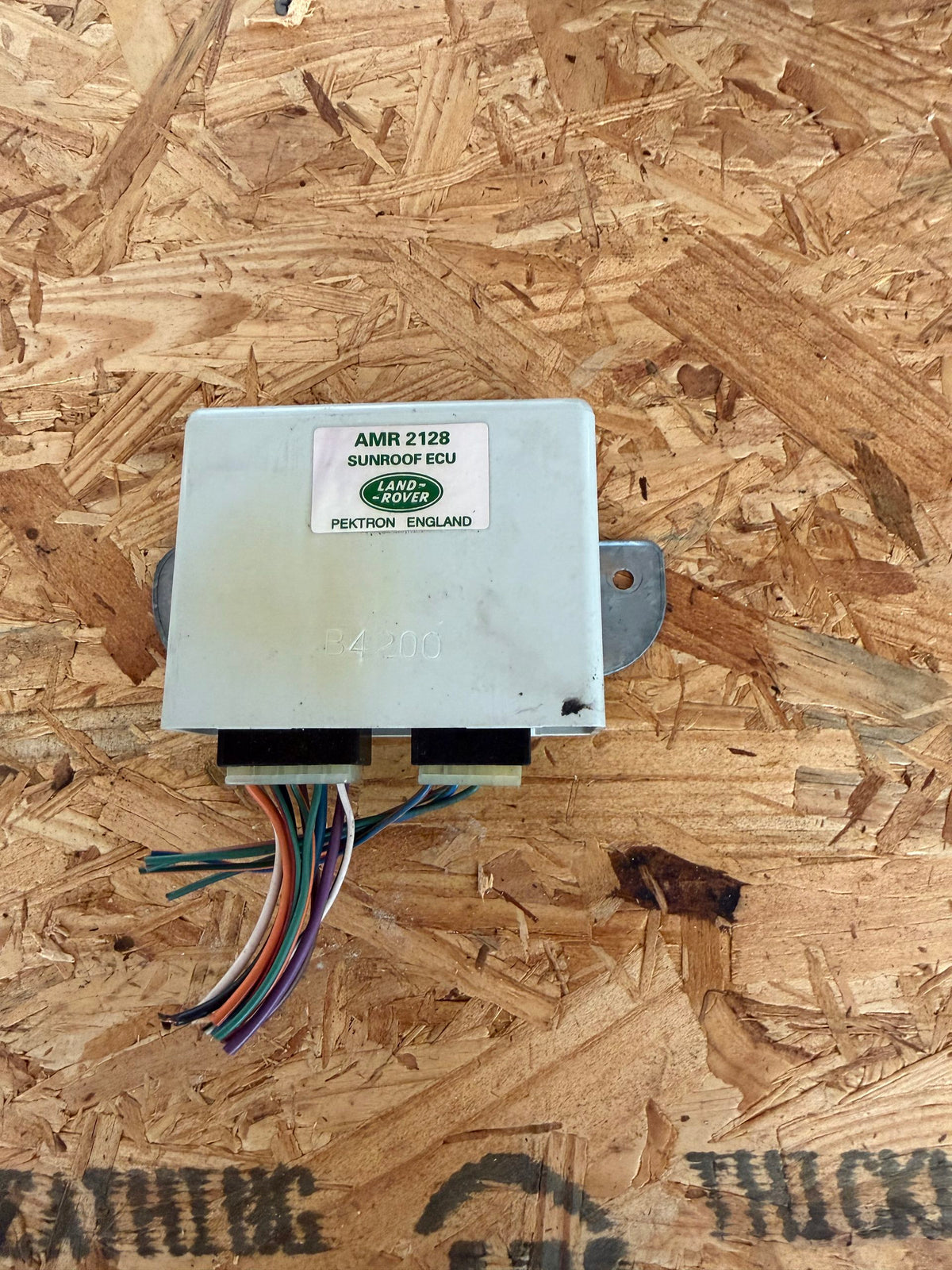 Land Rover Discovery 2 Sunroof ECU Control Module OEM AMR2128 front view with connectors