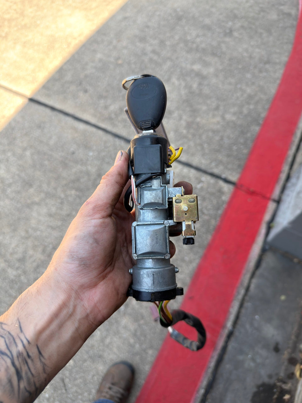 Land Rover Discovery 2 Ignition Switch Barrel Assembly OEM QEF000010 rear view