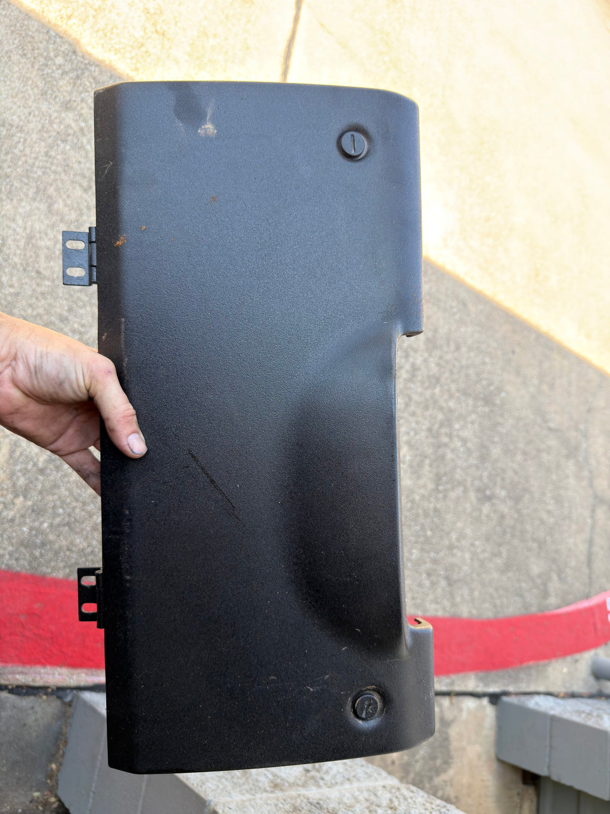 Land Rover Discovery 2 Fuse Box Cover Lid OEM YQE000050 exterior view