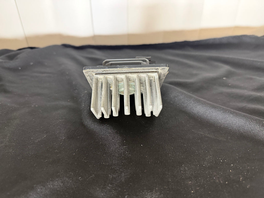 Land Rover Discovery 2 Blower Motor Resistor OEM YWC000020 front heat sink view